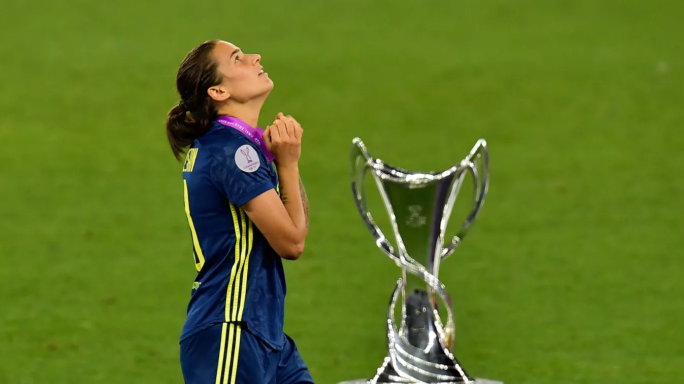 Szívmelengető képek, ilyen féktelen örömmel ünnepelte ötödik BL-győzelmét Marozsán Dzsenifer