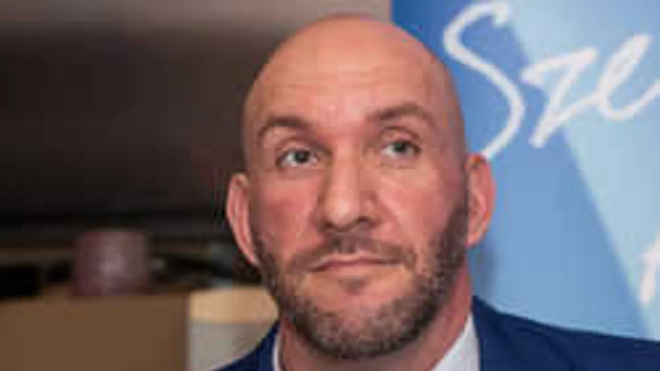 Röhejes kép Berki Krisztiánról: gyönyörű párost alkotnak