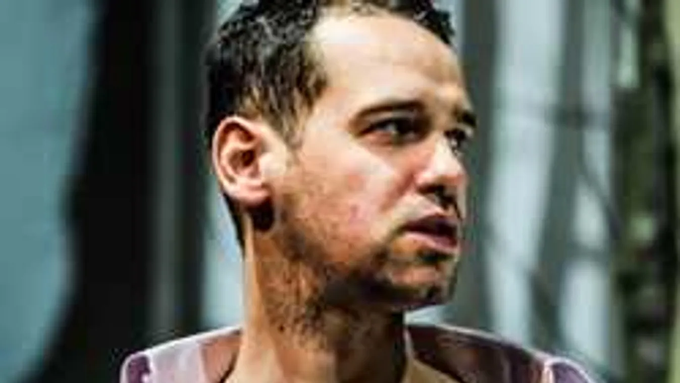 Káosz a premier előtt: mentő vitte el a magyar színészt