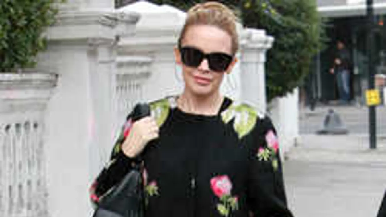 Könnyekben tört ki a színpadon az 51 éves énekesnő, betegségéről vallott