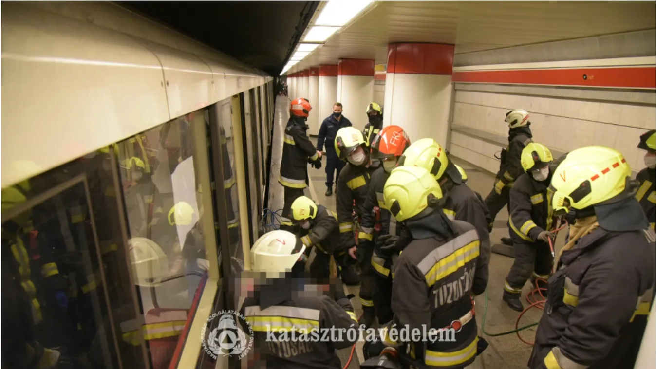 Astoria-baleset: le akarta köpni a metrókocsit, majdnem elvesztette az egyik lábát