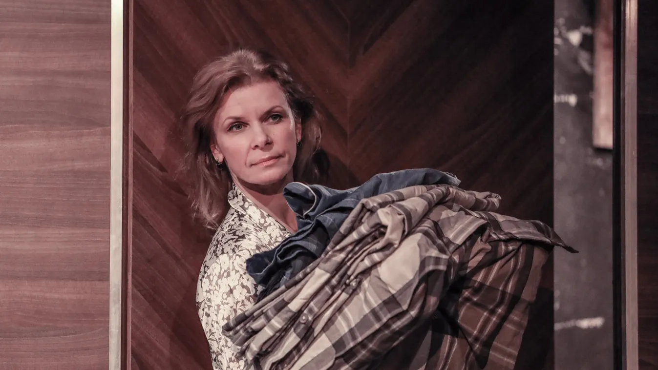 Óriási bajba került a premier előtt a budapesti színház, csak ő segíthetett