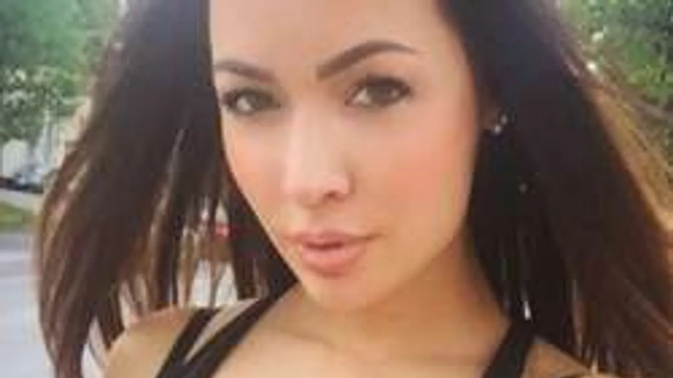 Elaludt a szexi modell, villantással ébredt