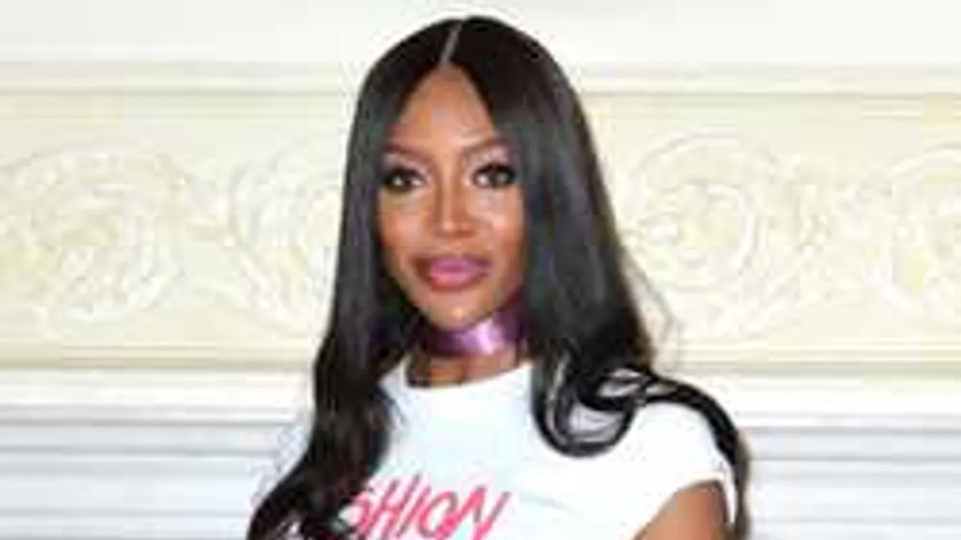 Anyaszült meztelenül napozott a világhírű szupermodell, lefotózták