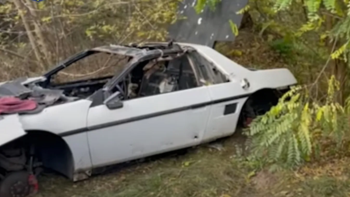 Nem jutottak messze a lopott autóval, brutálisan összetörték magukat a tolvajok