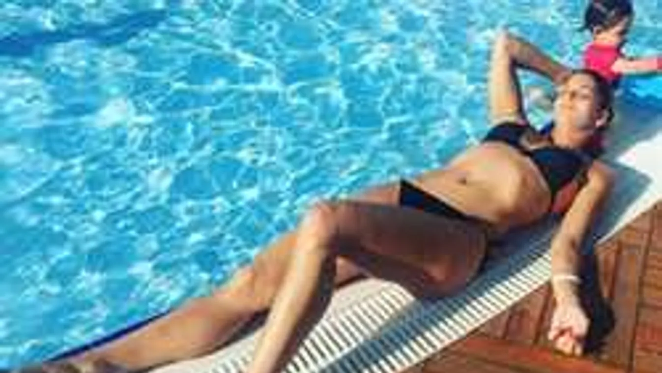 Itt a nyár: bikinire vetkőztek a magyar sztárok!