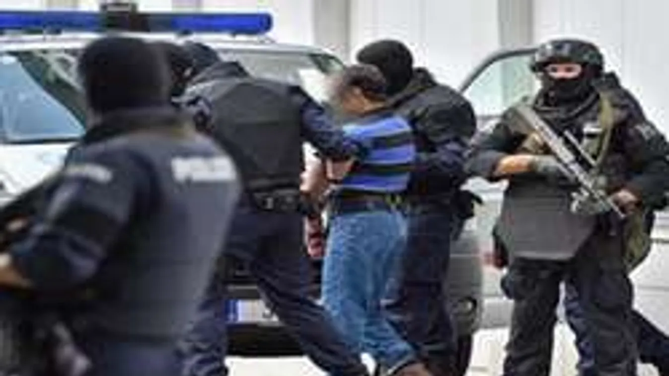 Lábon lőttek egy 10 éves kislányt szenegáli migránsok!