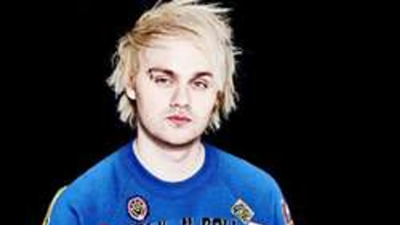 Durva! Felgyulladt a tinisztár feje - Videó