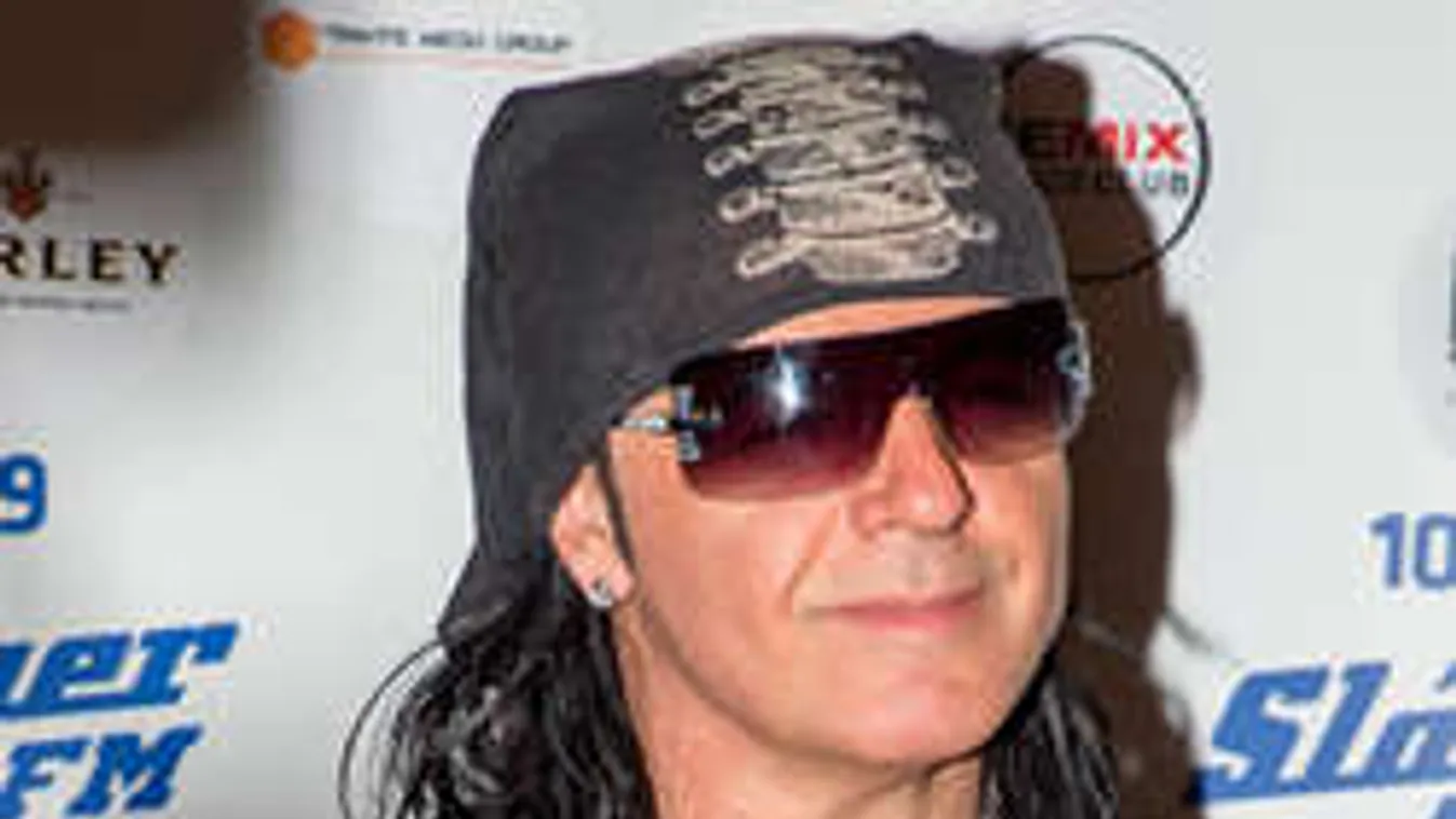 Átok ül Kozso hírhedt teaházán