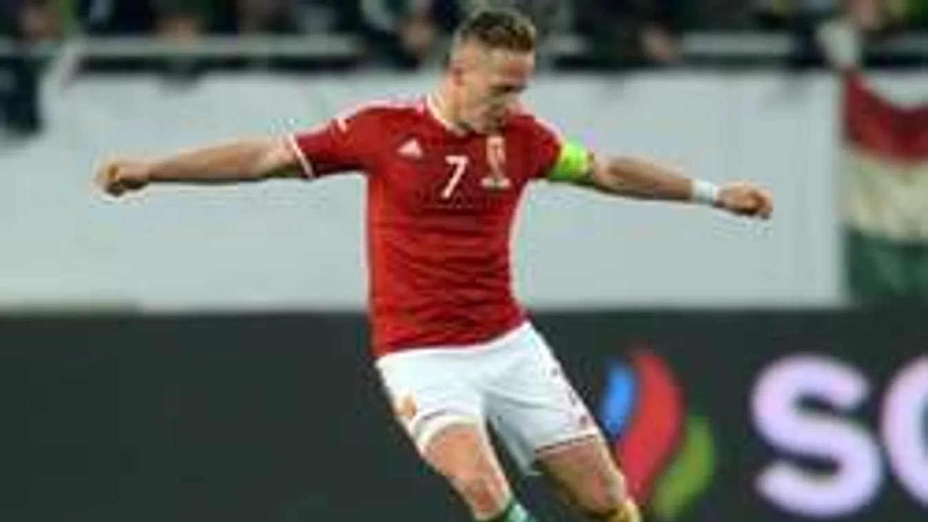 Dzsudzsák csupa derű, fürdőgatyás képpel ünnepelt