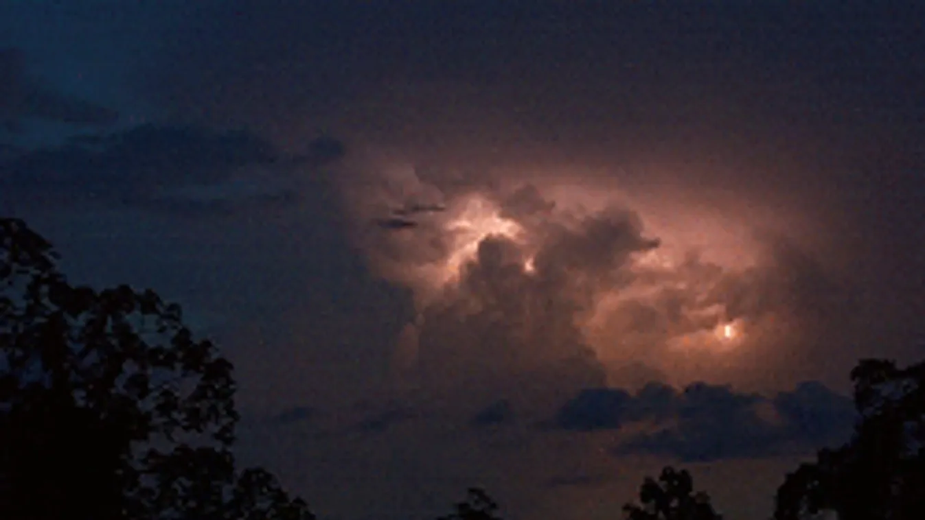 Lecsapott a pusztító vihar az országra, félelmetes felvételek érkeztek