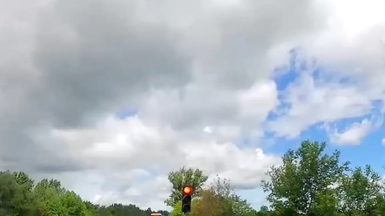 Vérfagyasztó videó: átírta a KRESZ-t a sofőr, aki látta, égnek állt a haja