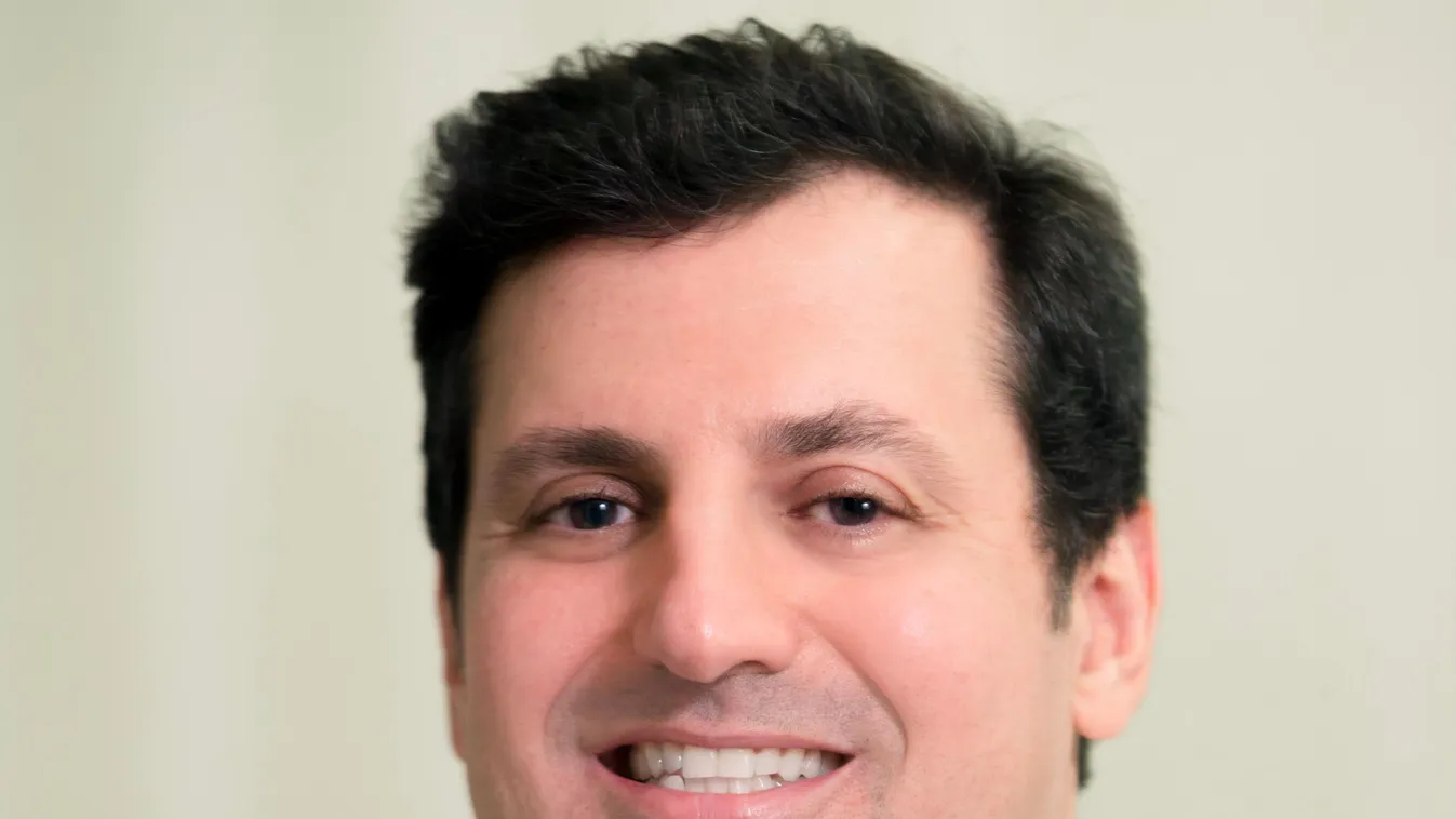 Vallott az intim műtétek szakértője, ezért fekszenek kés alá a férfiak