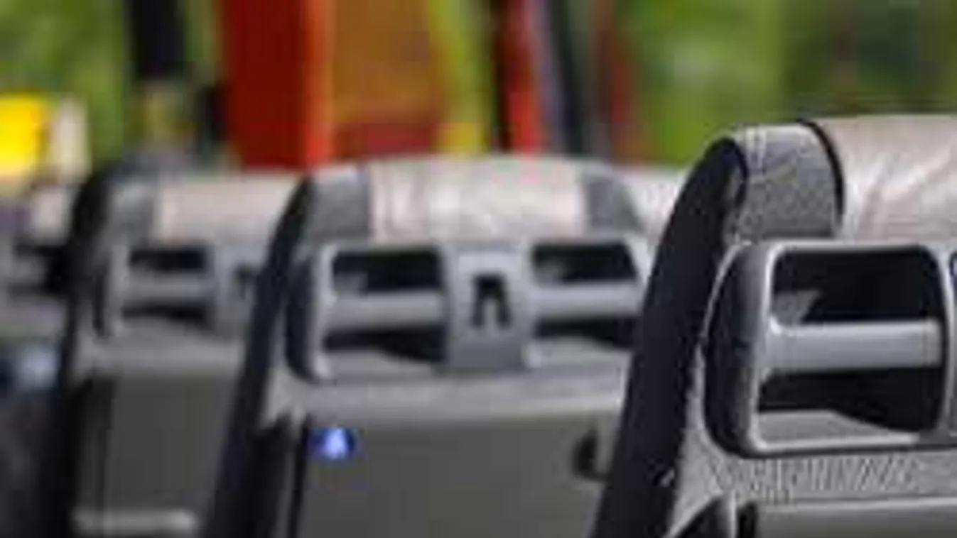 Teljes útzár: emberekkel teli busz szenvedett balesetet Egernél