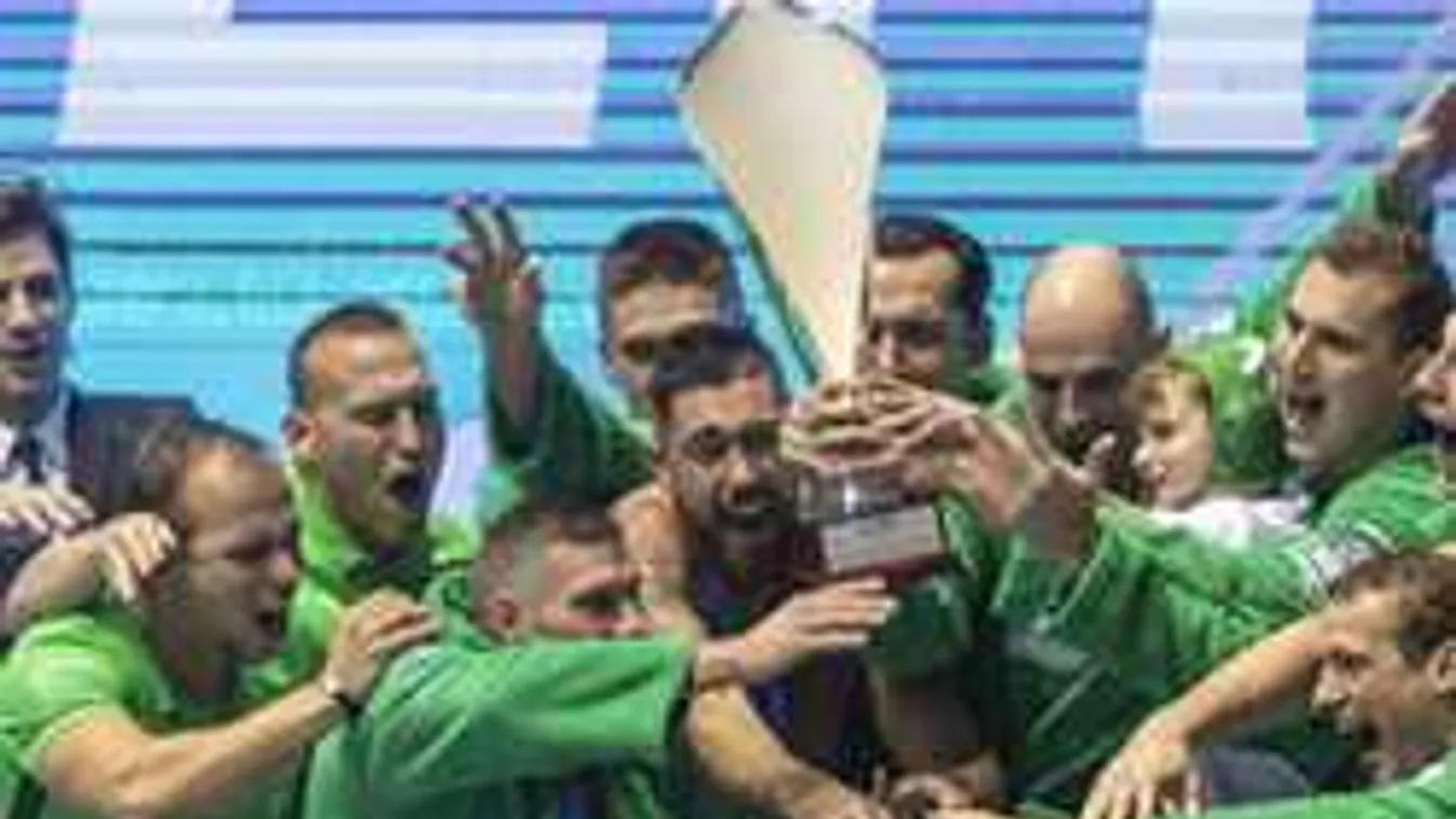 Dráma az uszodában, elképesztő módon győzött a Fradi