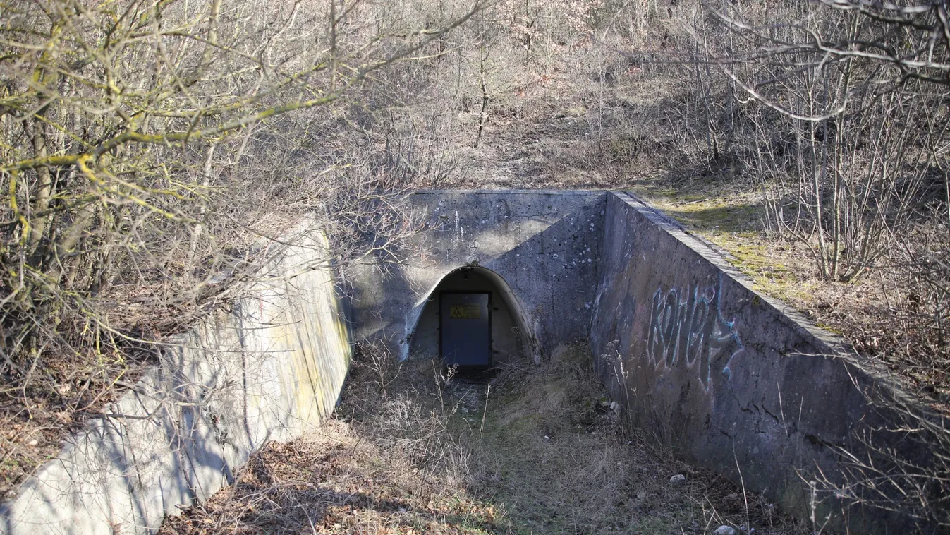 Benéztünk a 125 millióért eladó titokzatos magyar atombunkerbe – videó