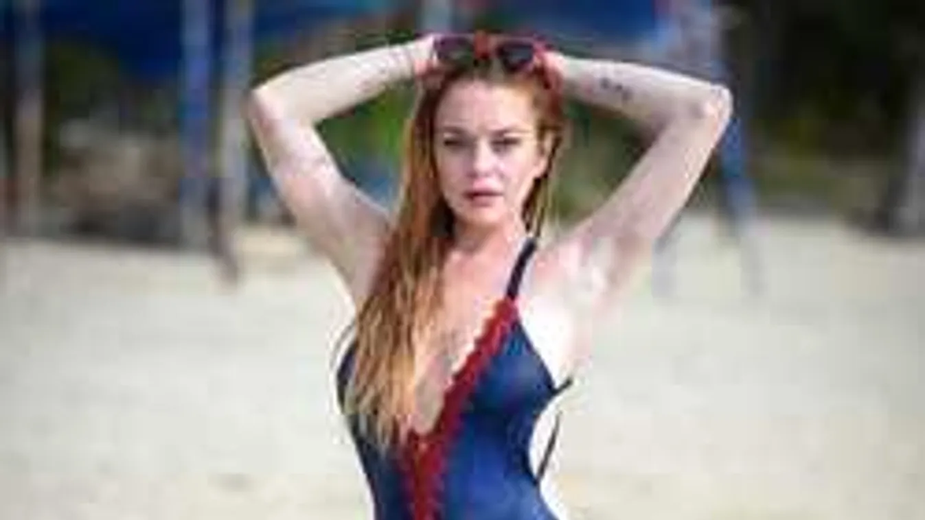 Vadító, köldökig dekoltált ruhában fotózták le Lindsay Lohant