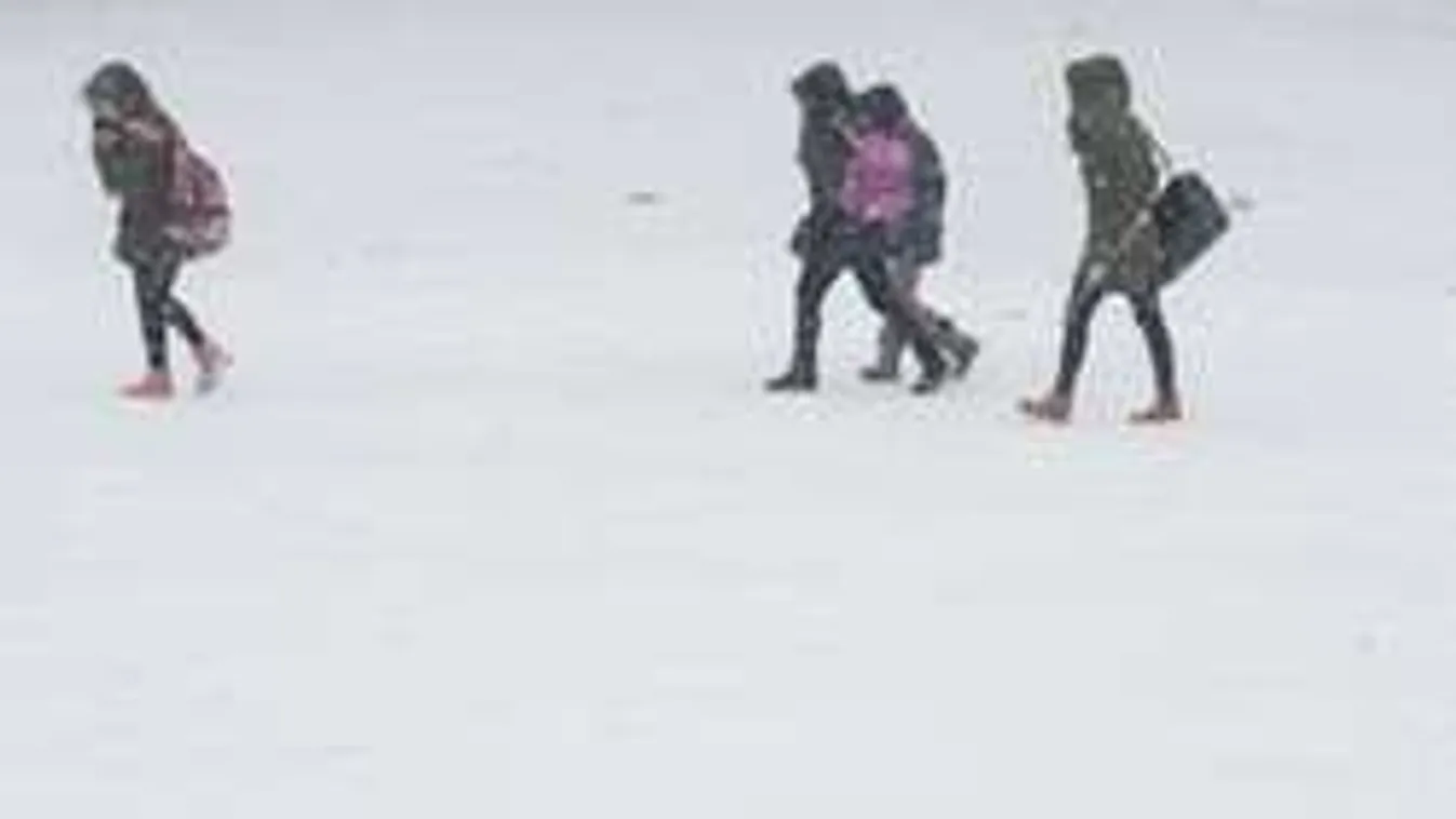 Elképesztő havazás! Egyszerre zúdult le az egyméteres hótömeg