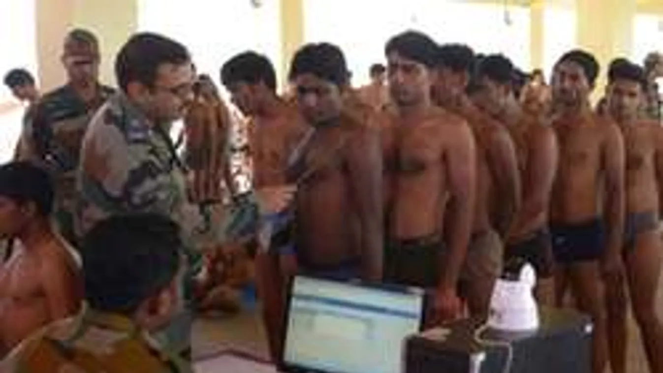 Ezért vetkőztették pucérra a felvételizőket