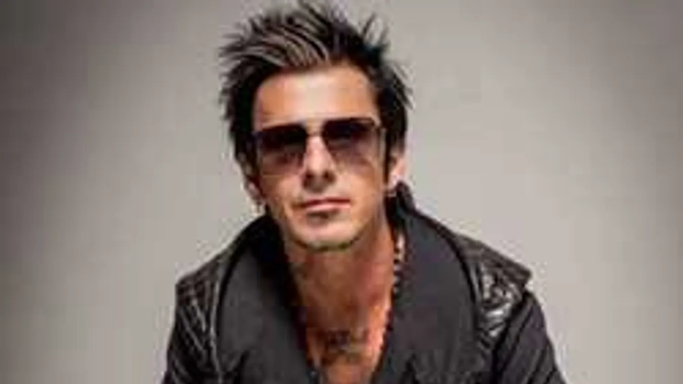 Három nő kívánságait teljesíti mindennap a magyar rockzenész