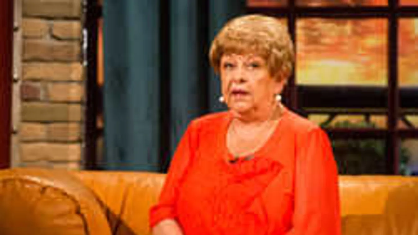 Unokázós csalók elleni kisfilm főszereplője lett Pásztor Erzsi!