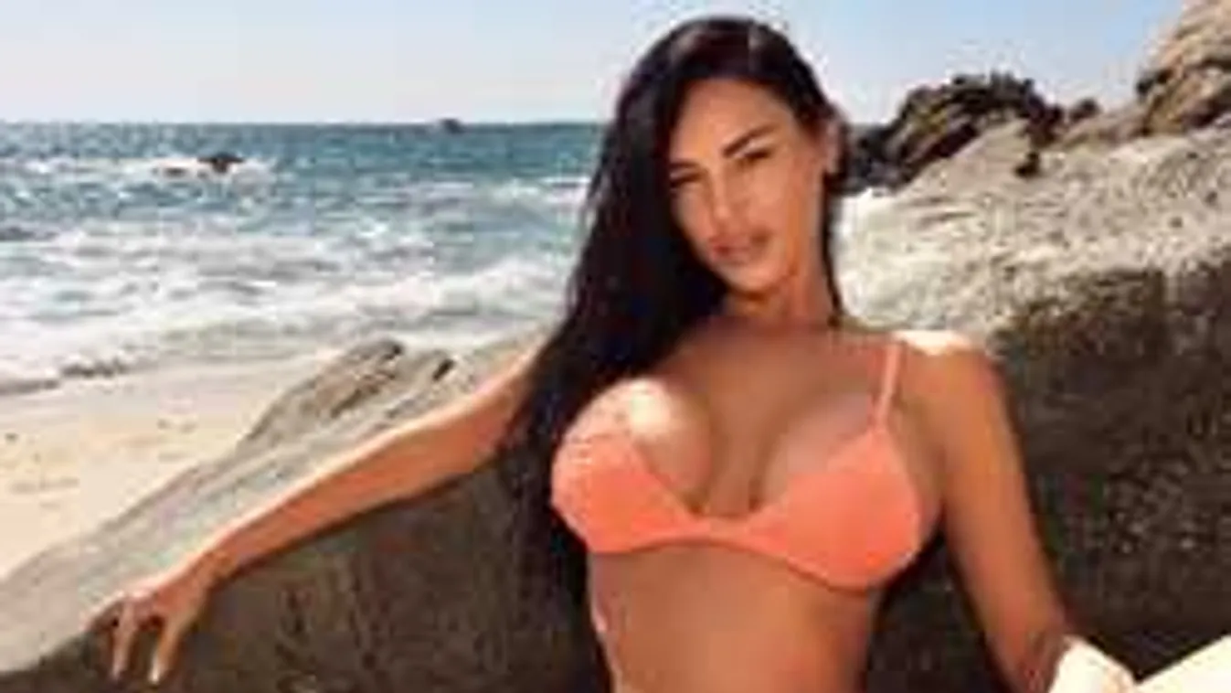 Nudizó álomnő cicijéről készültek őrjítő fotók