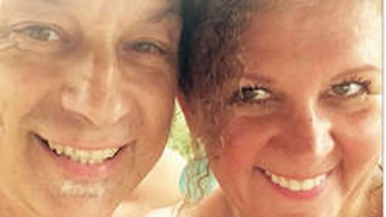 Soma és férje ebéd helyett nudiznak a kilátóban - fotó!