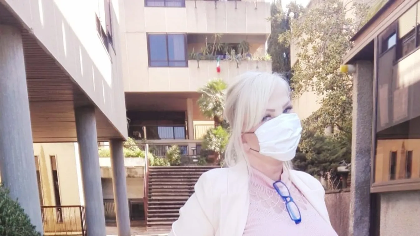 Retteg Cicciolina, már el is hamvasztották a barátnőjét