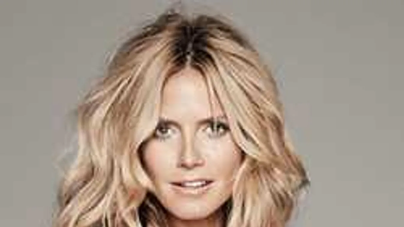 Lebukott, kollégájával enyelgett a négygyermekes sztáranyuka