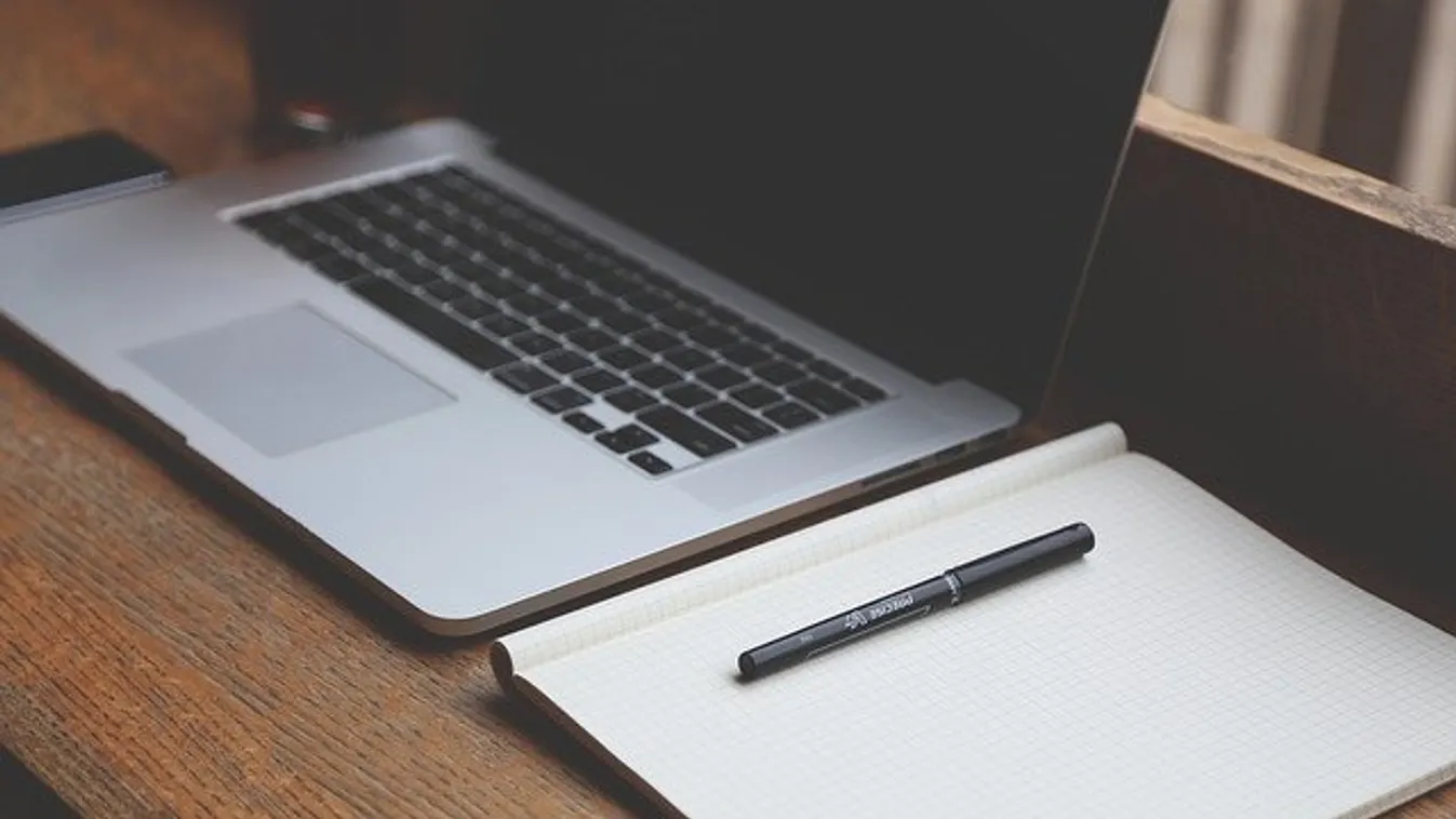 Adolf Hitlert is utolérte a koronavírus-járvány, homeoffice-ba küldték