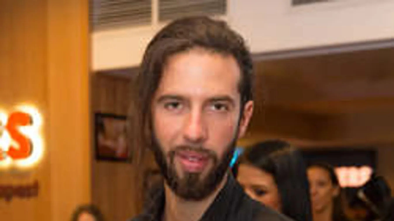 Egy szál fecskében lépett fel Varga Viktor! - Videó