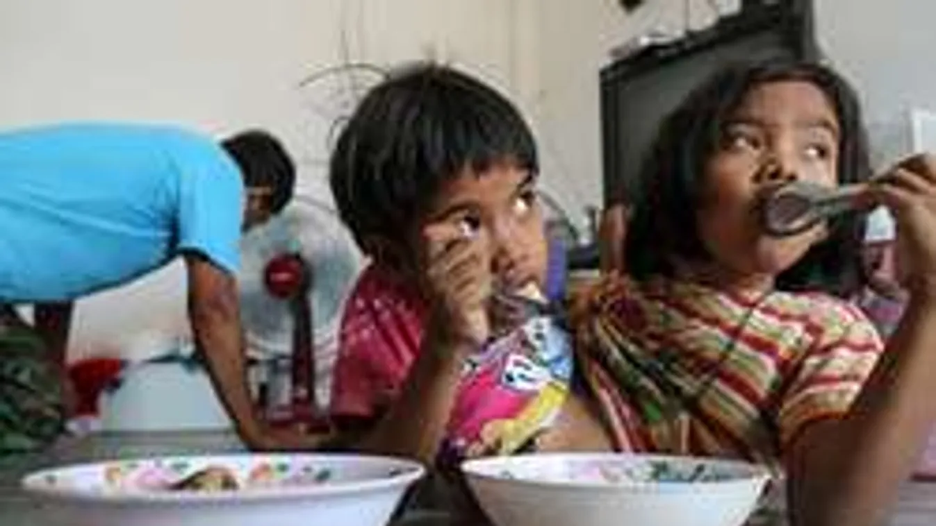 Így él a derekánál összenőtt sziámi ikerpár! Nem akarnak szétválni