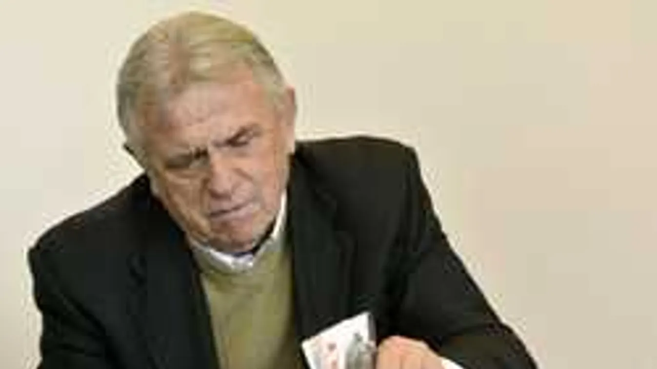 Aggódnak az orvosok, új információk a nagybeteg Mészöly Kálmán állapotáról