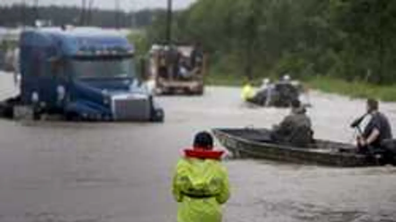 Vérfagyasztó látvány, ahogy a halott anya testével menti 3 éves kislányát