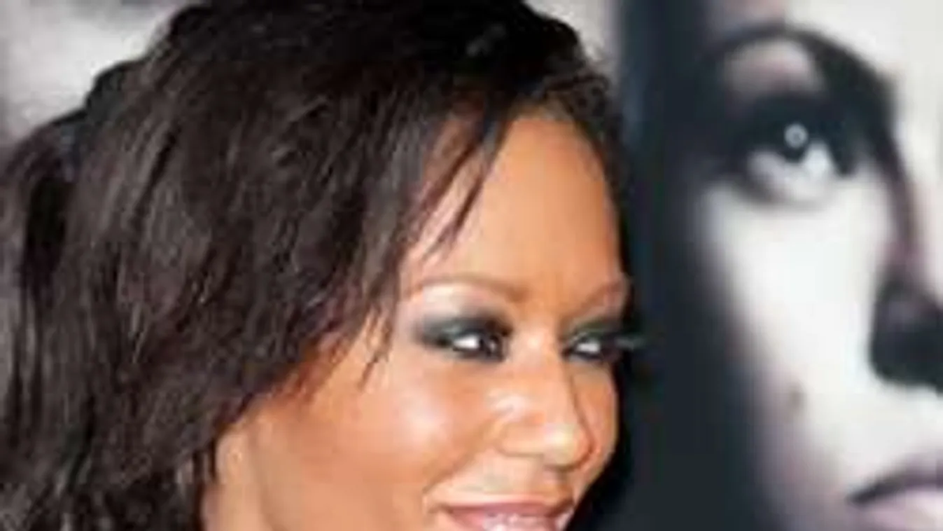 Kamerák előtt pisilte le a műsorvezetőt a Spice Girls tagja