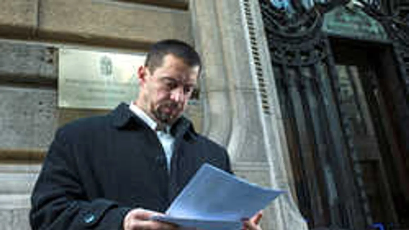 Rasszista vád miatt börtönbe kerülhetnek a Jobbik-alelnök fiai