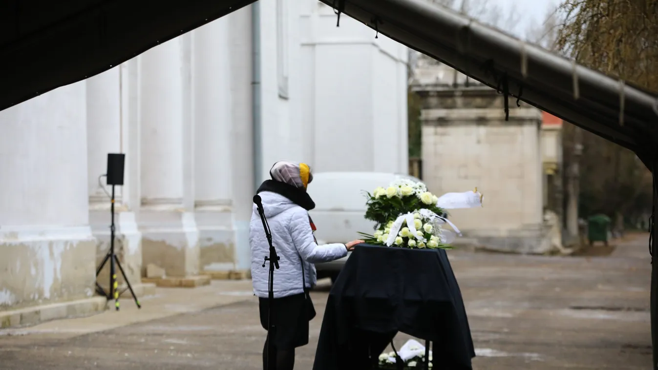 Drámai pillanatok Sas József temetésén: így búcsúzott a humorista felesége