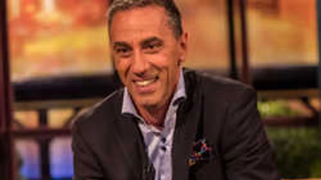 Leleplező videó: Ez a szőke szépség csókolta meg Csonka Andrást