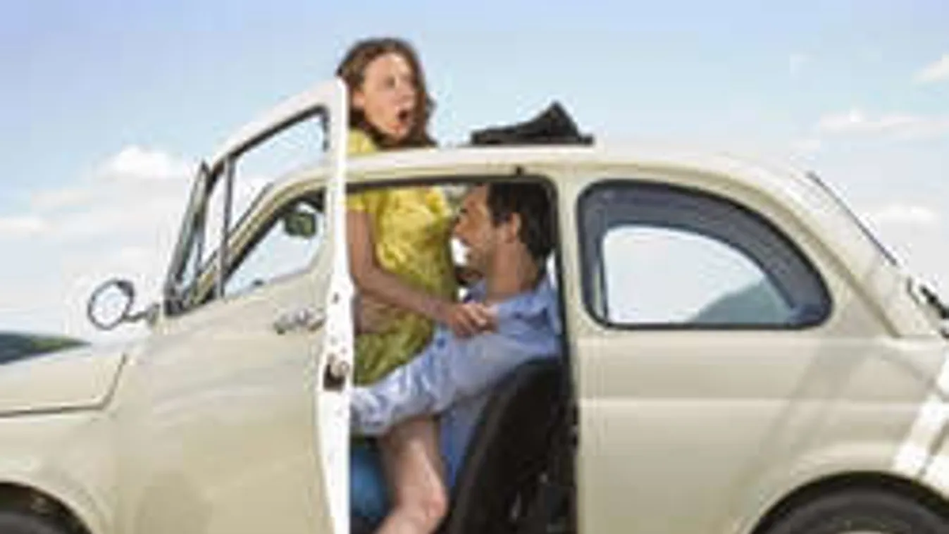 A parkolóban bukott le a diákjával szexelő tanárnő