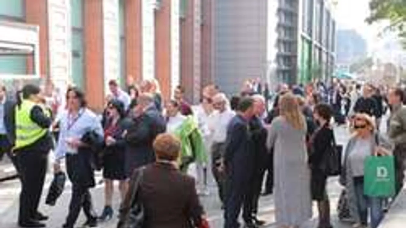 Végre: 4 óra vesztegelés után visszamehettek a vendégek a szállodába