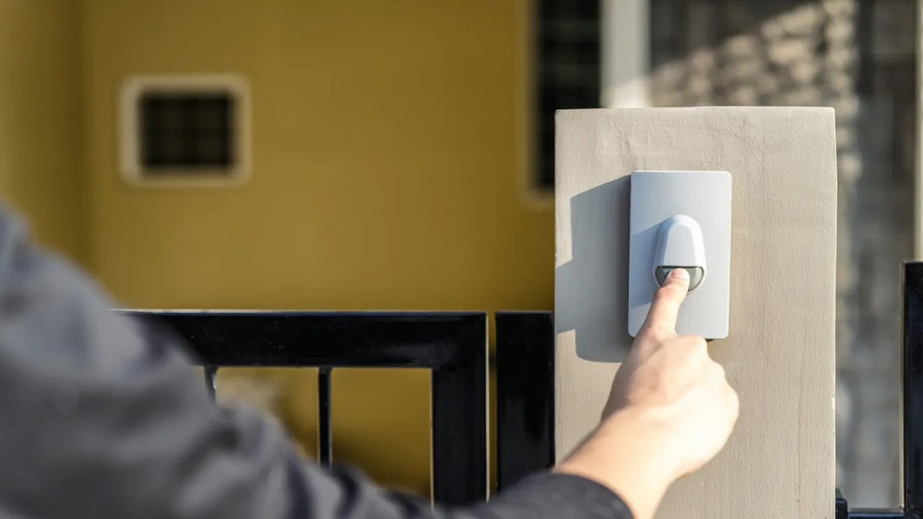 Ha személyes jelentkezés, időpont-egyeztetés és értesítés nélkül csenget valaki az oltás ígéretével, akkor azonnal hívni kell a rendőrséget a 107-es vagy a 112-es telefonszámon