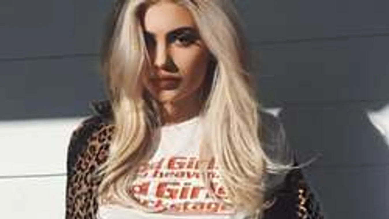 Családi botrány lett a tinisztár villantós fotójából