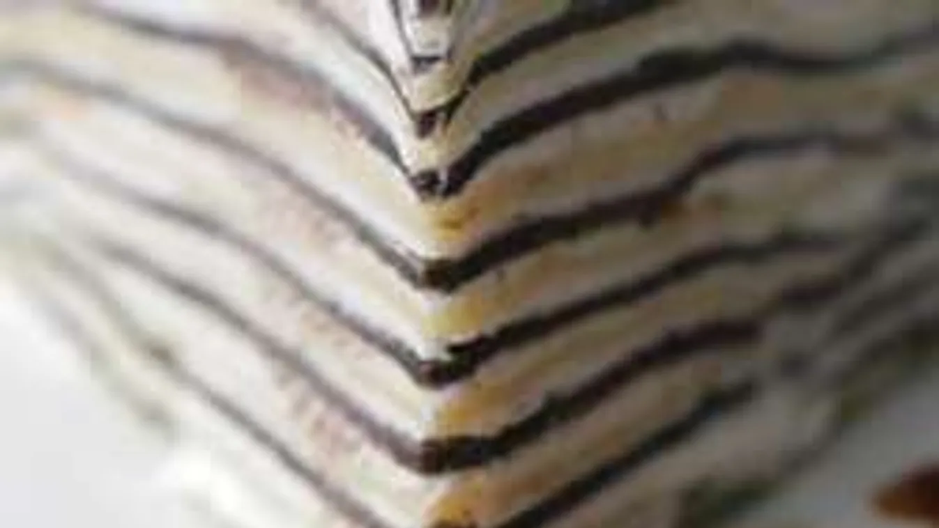 Itt a legújabb őrület, a fekete-fehér palacsintatorta!