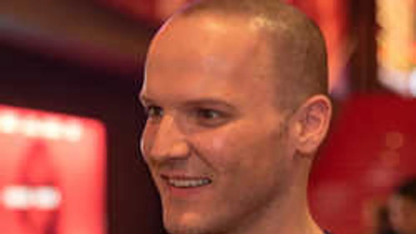 Bevallotta az énekes, így kerek az élete!