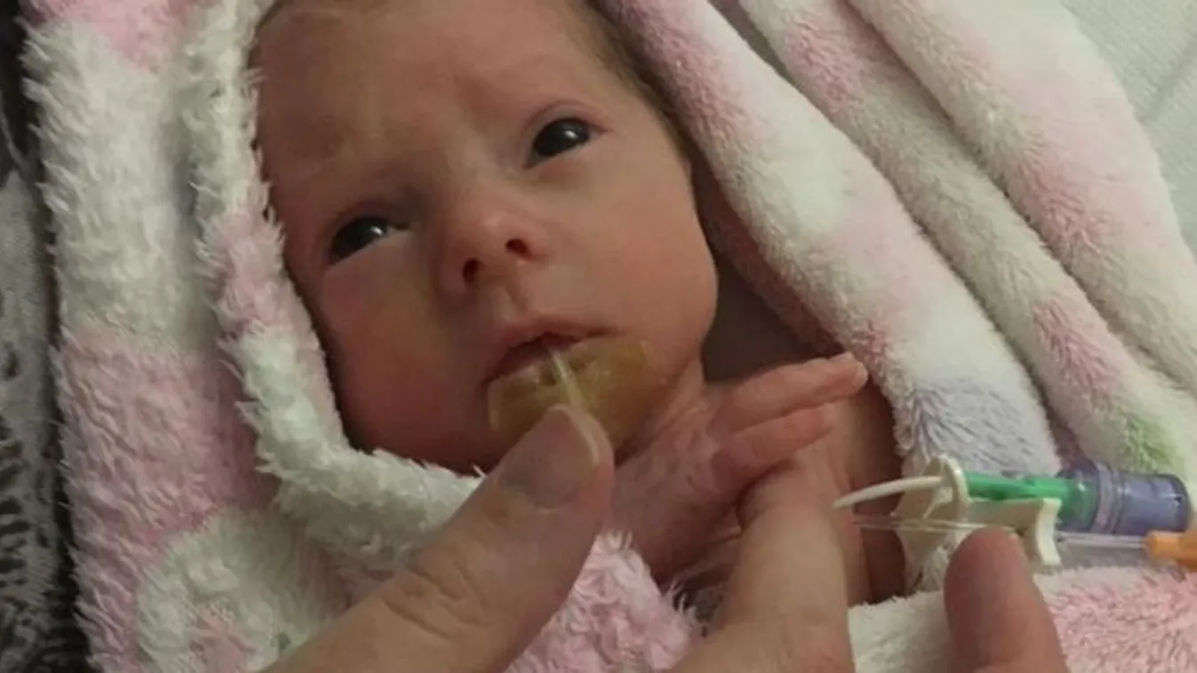 Felfoghatatlan fájdalom: édesanyja karjaiban lélegzett utoljára a tündéri 4 hetes kislány