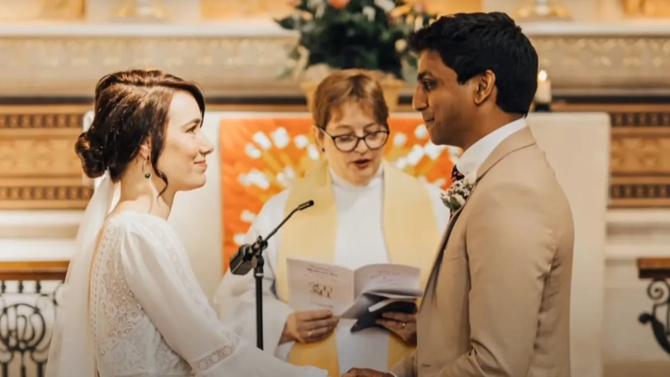 Szívbemarkoló: a koronavírus miatt a kórházi kápolnában házasodott össze a doktor és a nővér – videó