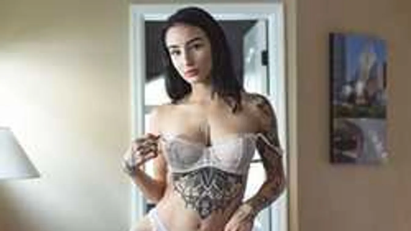 Teljesen meztelenül sportolt a népszerű modell!