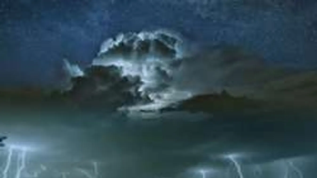 Erre tombol most a vihar! Szupercella alakult ki, heves jégesővel