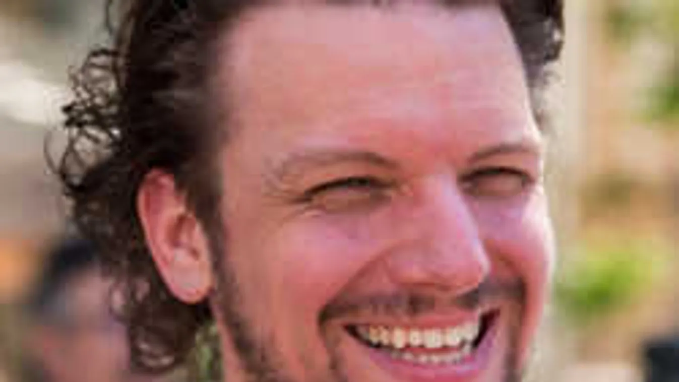 Ilyen nincs és mégis van: Így strandol cicájával az Operett sztárja