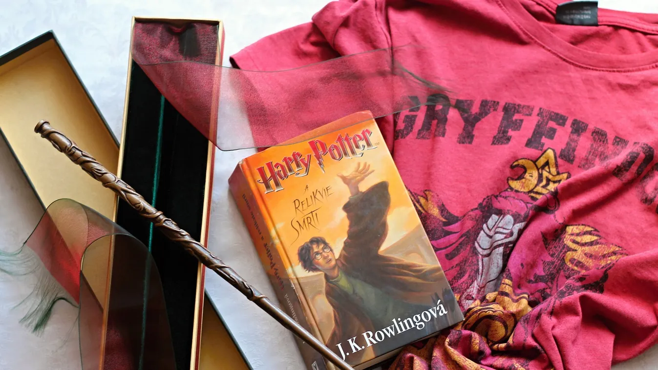 Ez kész: betiltották a Harry Pottert egy iskolában, mert az átkok valódiak